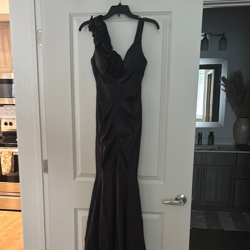 Elegant Black mermaid Ruffled Dress